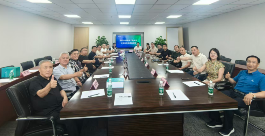 济南校友会一行参访国药医疗健康科技
