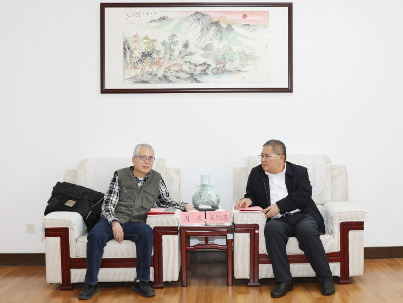 周正校友一行返校参访